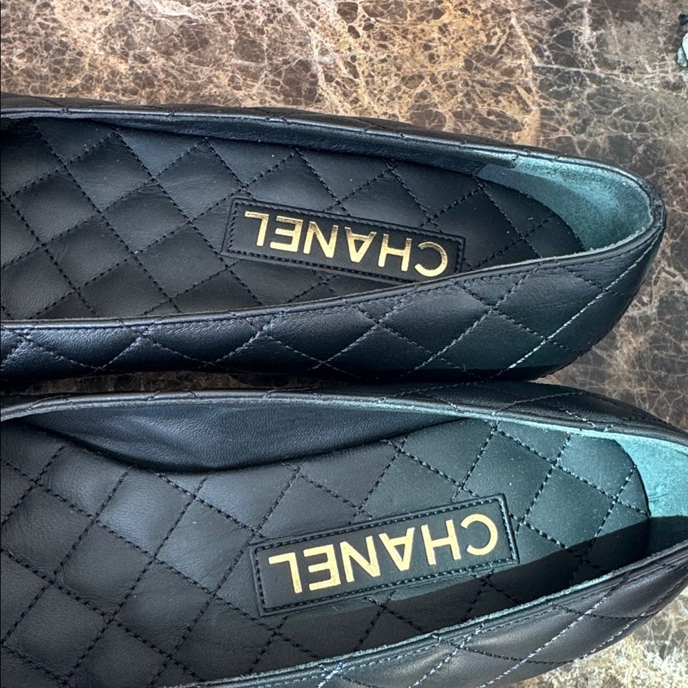 CHANEL Black Quilted Leather Ballet Flats with Gold CC Logo - Picture 5 of 10